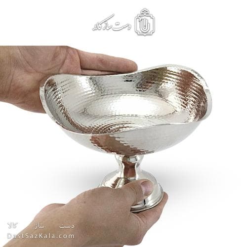 شکلات خوری مسی پایه دار سفید مدل سه گوش 19 سانتی کد AH-28